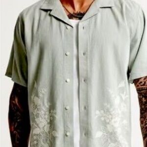 Abercrombie & Fitch Light Green Floral Button Down Shirt